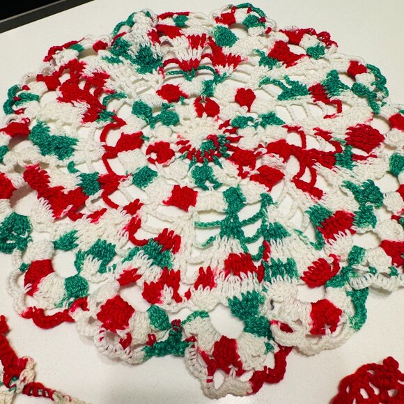 Trio of Christmas Doilies Crochet Red White Green Handmade Various Sizes - Picture 4 of 8